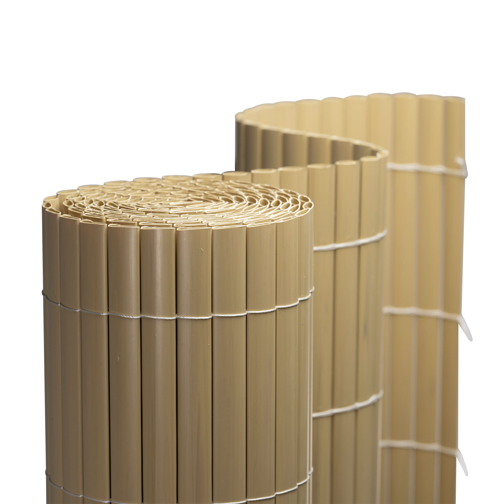 Rete di protezione in PVC arrotolata per esterni, composta da listelli verticali