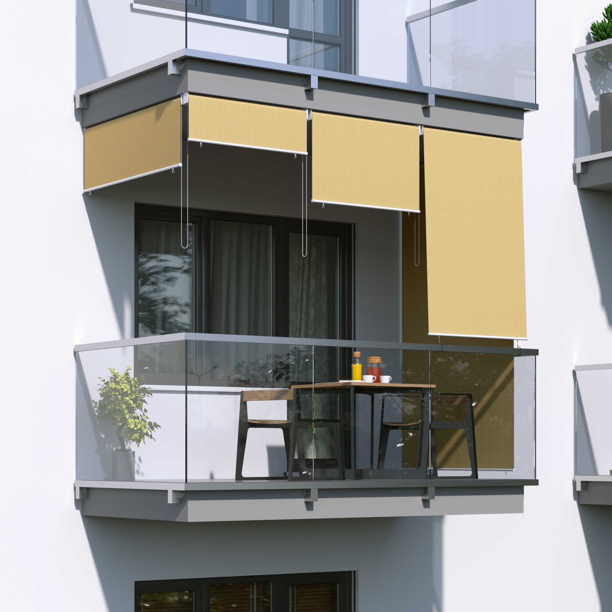 Balcone con tenda verticale sospesa e tavolo con sedie