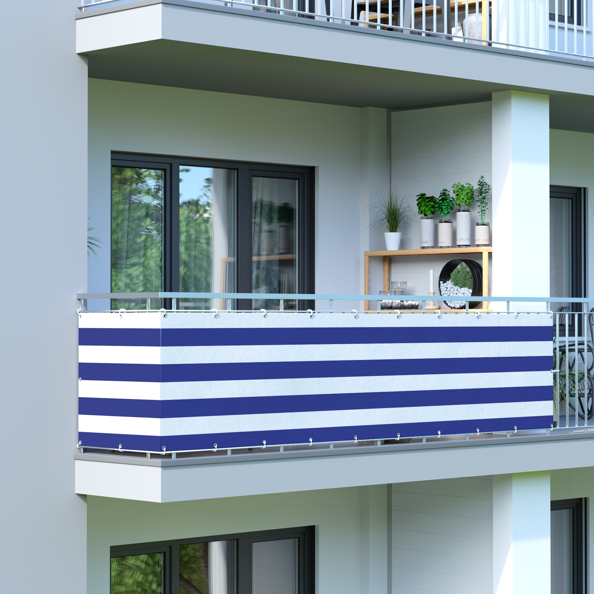 Rivestimento per balcone in HDPE, montato su un parapetto, offre privacy e traspirabilità