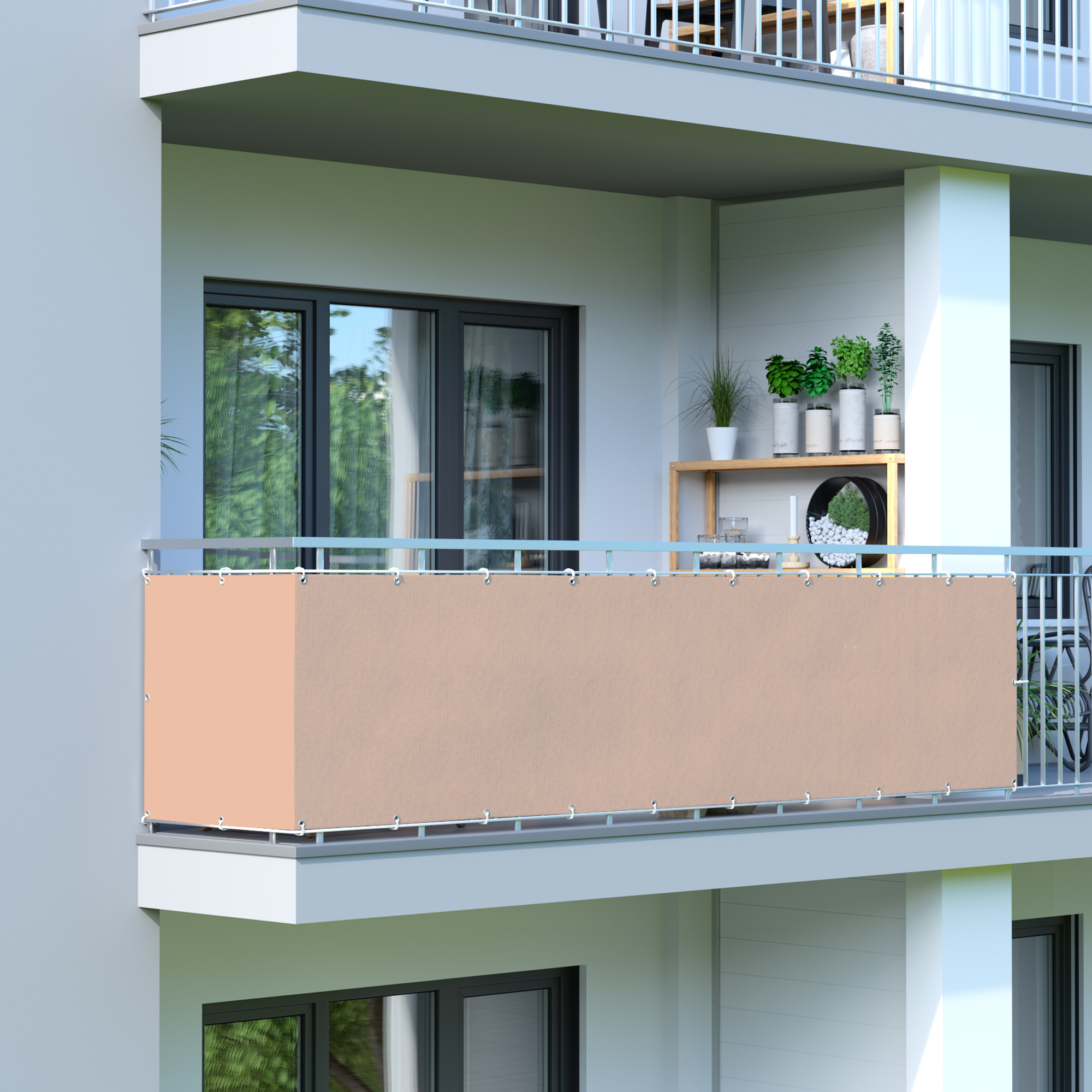 Rivestimento per balcone in HDPE, montato su un parapetto, offre privacy e traspirabilità