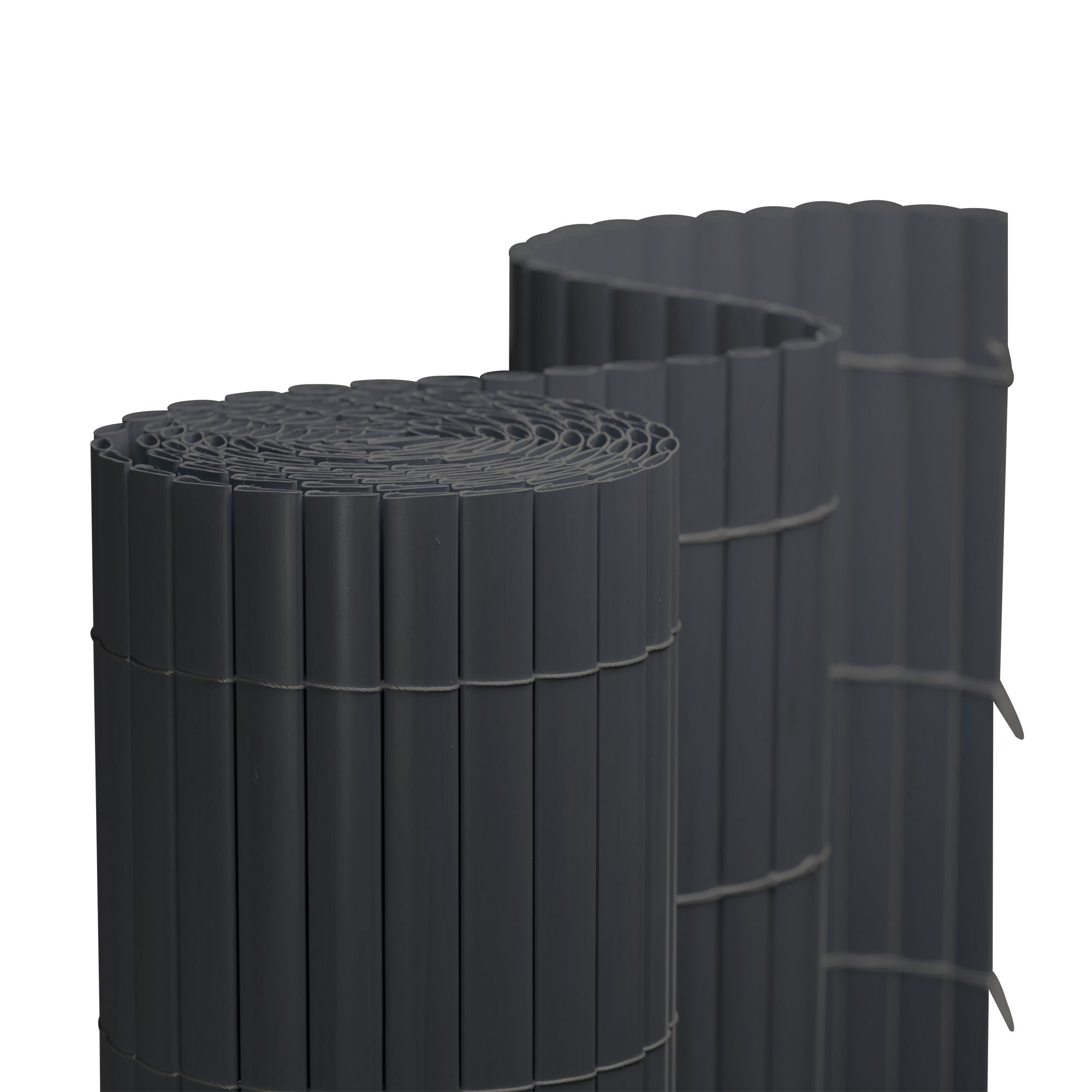 Rete di protezione in PVC arrotolata per esterni, composta da listelli verticali