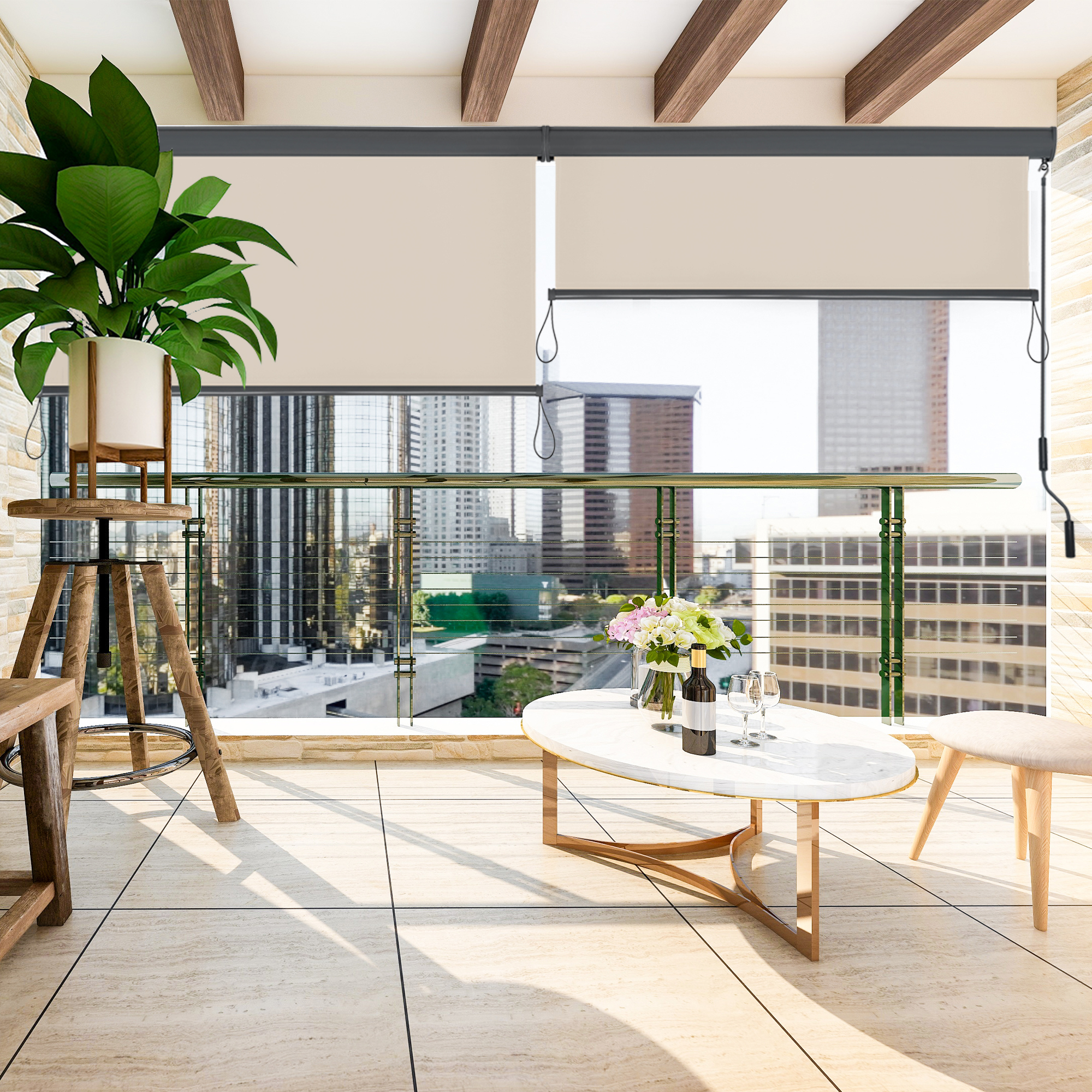 Set di ricambi per tende esterne con guida laterale su un balcone con vista sulla città