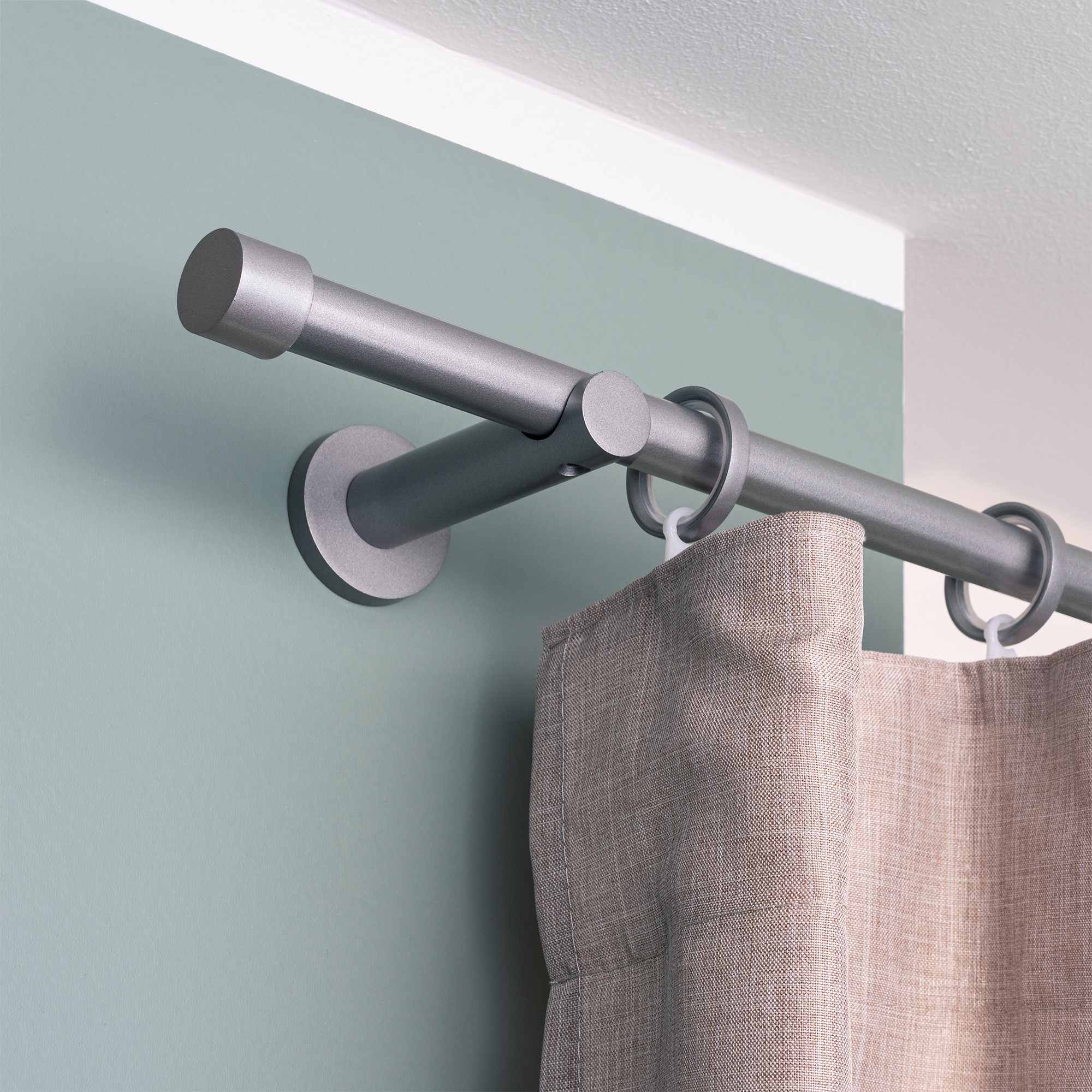 Supporto a parete con bastone per tende e corsia interna, montato a parete con anelli per tende