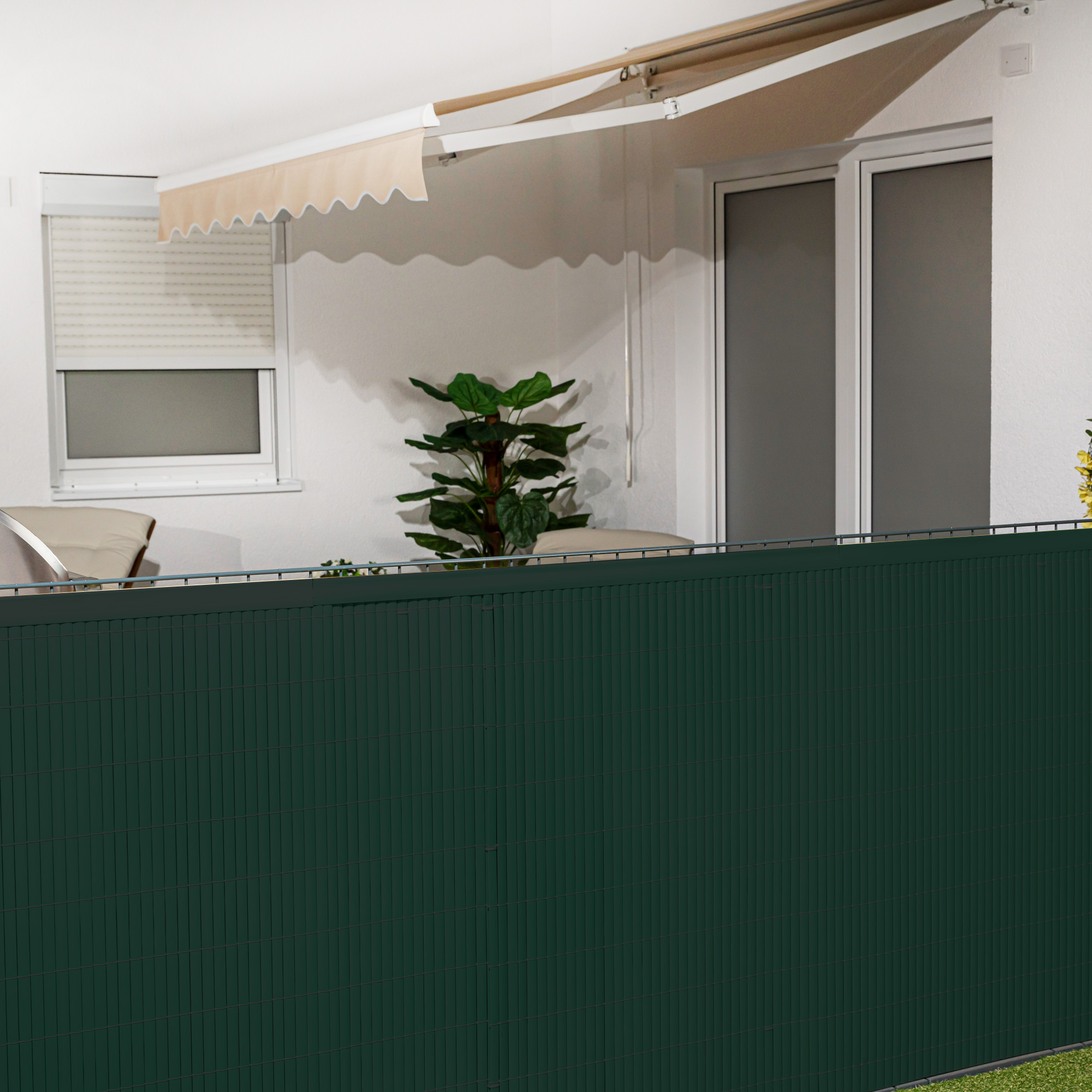 Profilo di copertura in PVC per pannelli di protezione montato su terrazza